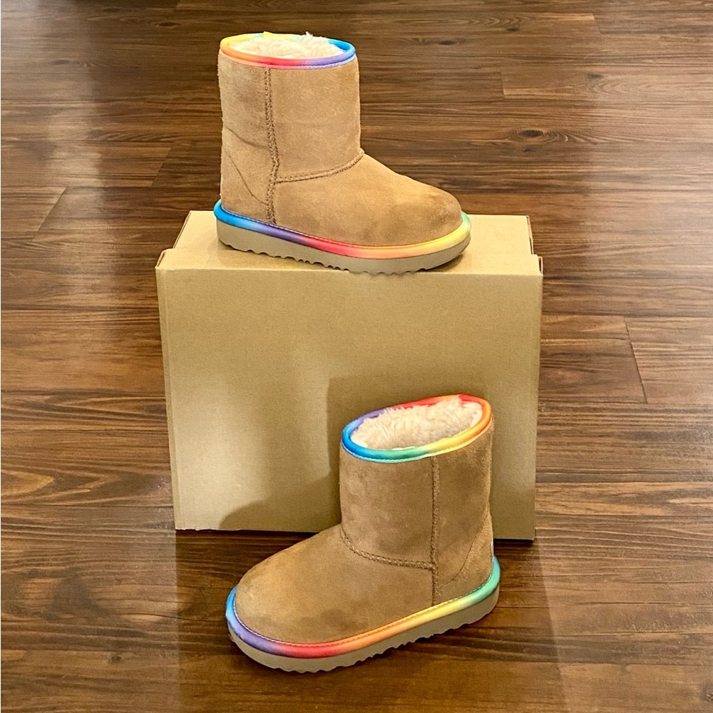 UGG Australia Classic 2 Short Shearling Lined - Little Kid's Size 11